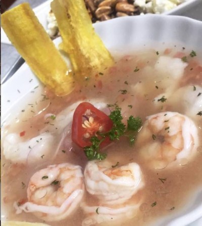 Cebiche de camarón estilo costeño en limón